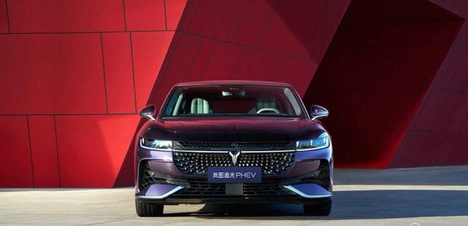 262km纯电续航+1970mm车宽 岚图追光PHEV 官方首曝