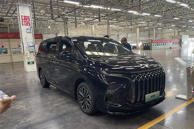 全新MPV车型风行U-TOUR V9正式定名为游艇V9