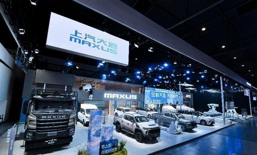 大家庭豪华电动MPV”大家7成都车展全球首发亮相，预售价25.98万元起