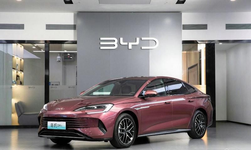 比亚迪海豹DM-i现车已到店，新一代主流中型轿车抢鲜尝