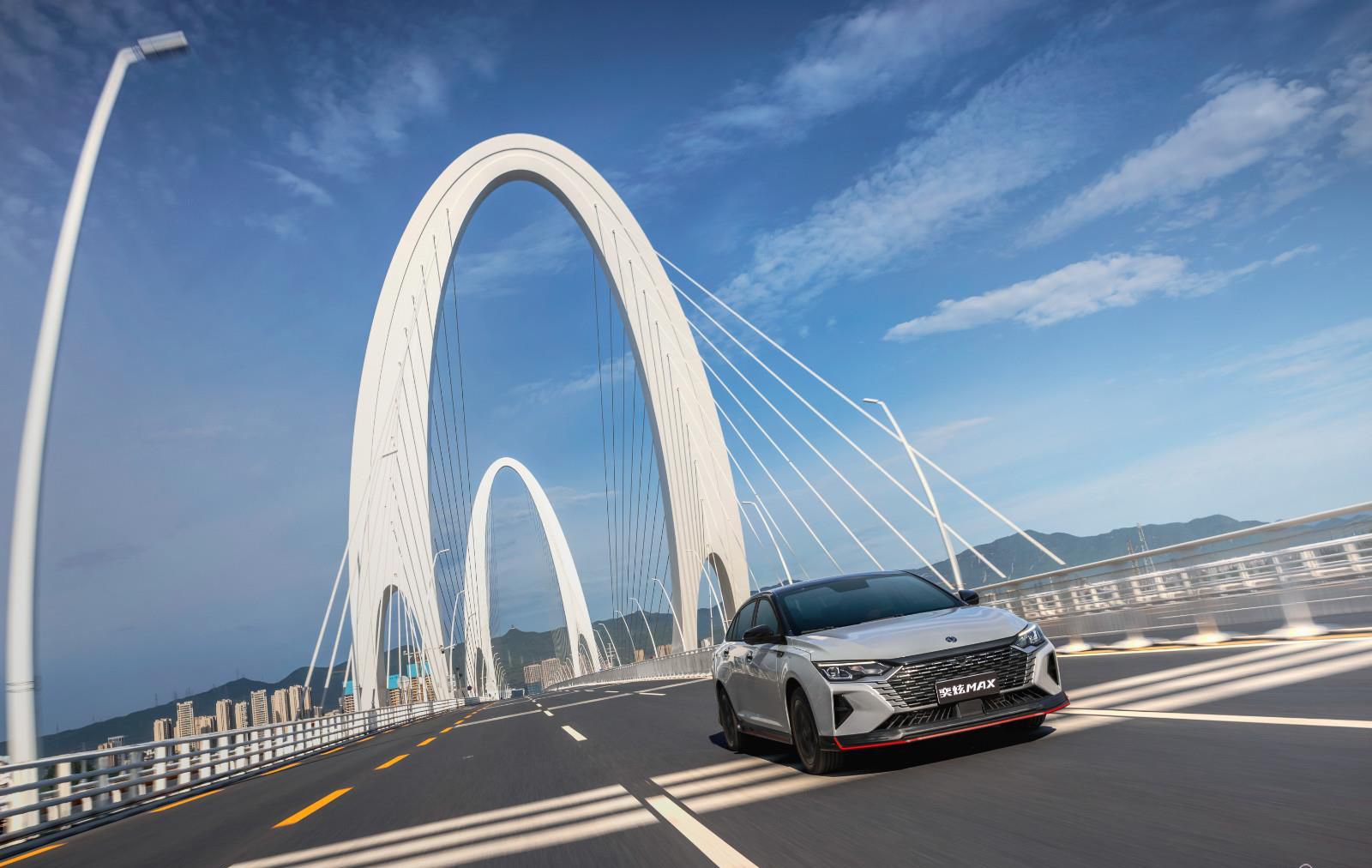 九万多买B级赛车！奕炫MAX 2024款焕新上市