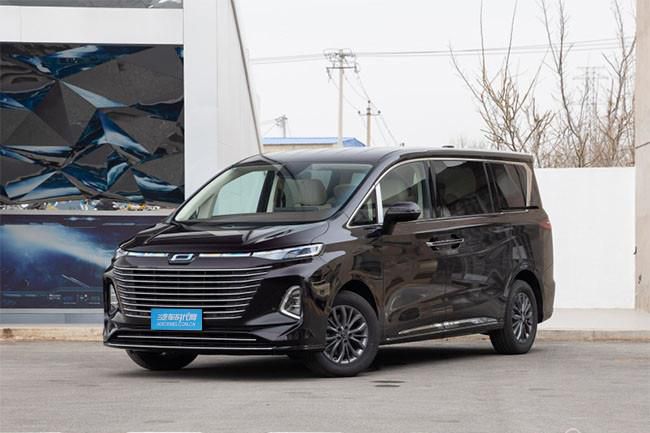 一汽奔腾M9正式首发亮相 定位中级大型MPV