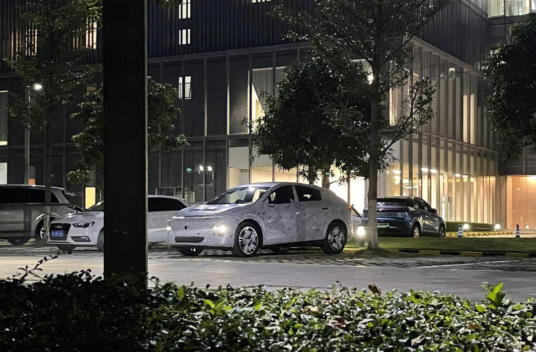 疑似小鹏G7谍照 竞品锁定Model Y 还带电子后视镜？