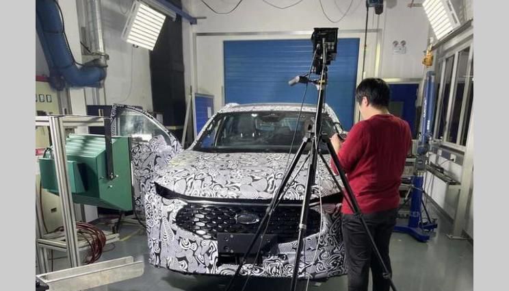 新一代蒙迪欧？ 福特全新车型谍照曝光