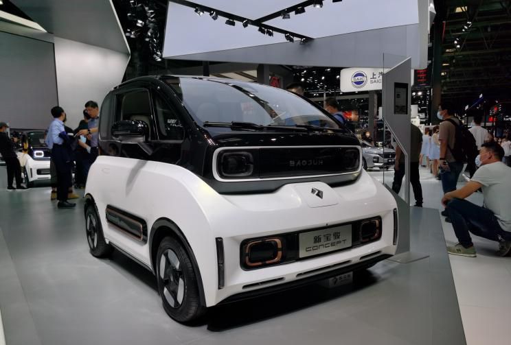 北京车展：新宝骏E300/E300Plus概念跑车