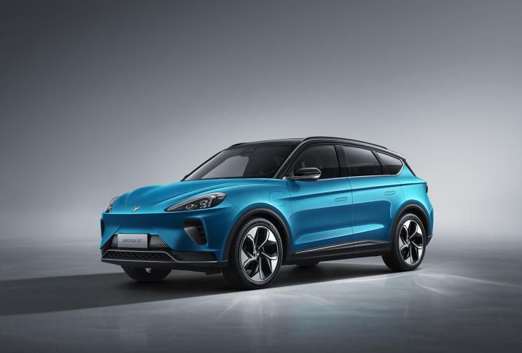 定位中型SUV ARCFOX αT将于9月上市