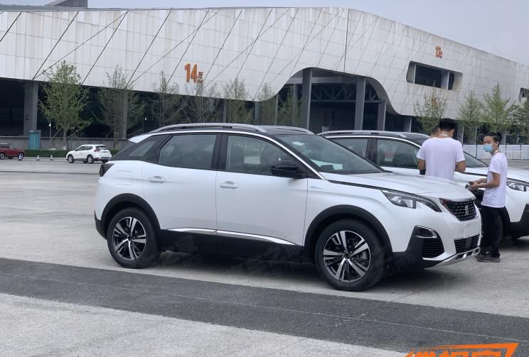 2020成都车展探馆：标致4008 PHEV实车