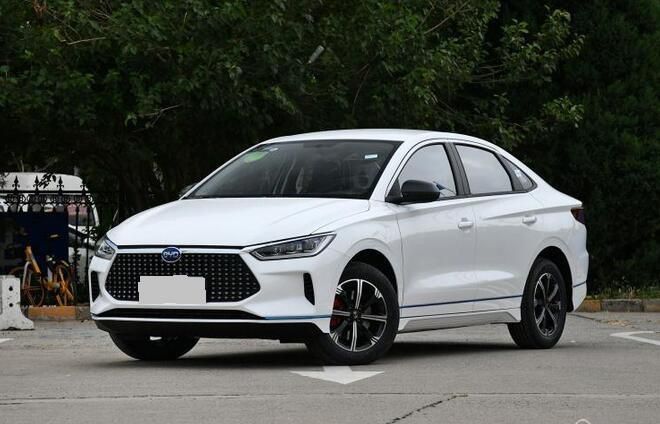 比亚迪e3上市 补贴后售10.38-11.98万元