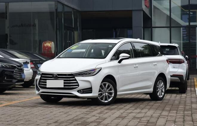 比亚迪宋MAX新增车型上市 售11.99万元