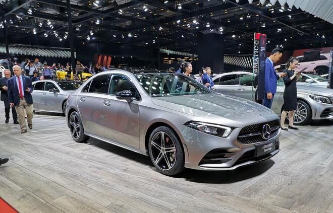 奔驰A 220 L 4MATIC上市 售29.98万元